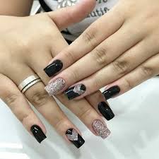 Los conjuntos de 12 contienen 10 tamaños diferentes (las uñas se pueden archivar suavemente en los lados para garantizar un ajuste perfecto si los hay demasiado. Pin De Iris Mabel De Gracia En Pedicura Manicura De Unas Unas Negras Decoradas Manicura