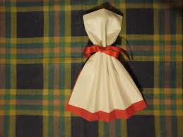 Pliage Serviette En Forme De Robe Deux Couleur Blanc Et Rouge Pliage Serviette Pliage Serviette Robe Serviettes