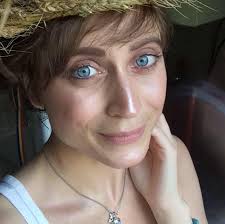 Toți amatorii de teatru sau de cinema o cunosc pe de rost. Dem RÄƒdulescu A LÄƒsat In UrmÄƒ O FatÄƒ SuperbÄƒ Cum AratÄƒ Fiica Lui Irina Vedete Avantaje Ro De 20 De Ani Pretuieste Femei Ca Tine