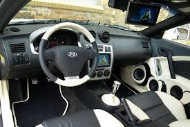 Hyundai Tiburon Tuscani White And Black Interior Custom Hyundai Tiburon Coches Y Motocicletas Automoviles