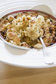 Crumble A La Rhubarbe De Maxime Crouzil Recette Crumble Rhubarbe Rhubarbe Recettes Gastronomiques