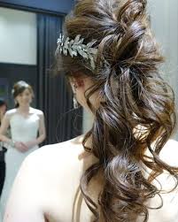 結婚式の花嫁髪型 2020年最新版 ウェディングドレスや和装に合うヘアスタイル別アレンジまとめ みんなのウェディングニュース ウェディング ヘアスタイル 髪型 ハーフアップ 花嫁 髪型
