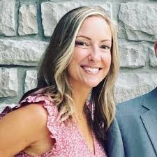 Stephanie Dolan's Instagram, Twitter & Facebook