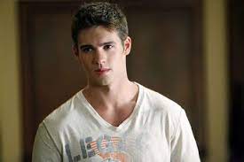 Jeremy gilbert gets kidnapped and held for ransom, and tyler lockwood, the person the note was aimed at, rushes off into the woods to rescue his boyfriend after paying a hefty sum. Vampire Diaries Favourite Is Set To Return In Spin Off Show Legacies