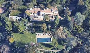 Steven spielberg lost his head from tall and slim actress. Film Director Steven Spielberg S House President House