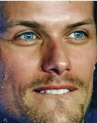 Does Ashleigh's dad resemble Outlander characters?