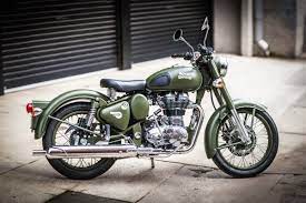 Although the 500cc engine is air cooled, look at the massive fins on the huge head and the cooling fins elsewhere. Video Review Royal Enfield S Classic 500 Fools People Into Thinking We Ve Restored It