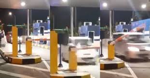 Cara melepasi garisan simpang untuk kereta. Video Viral Rakaman Percubaan Tol Rfid Di Indonesia Kereta Lalu Sepantas Kilat Tak Perlu Berhenti
