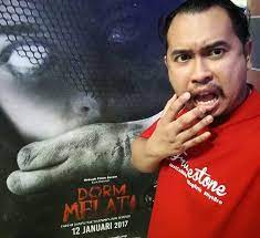 Adam, in order to learn more about the place and its ghostly connection, decides to keep the supernatural stories around the house a secret but the secret reveals itself as melati`s dead spirit. Dorm Melati Merungkai Misteri Disebalik Kisah Benar