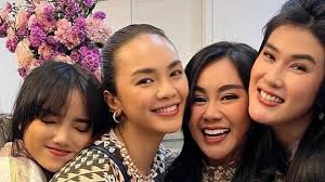 Fuji Kenang Stevie Agnecya Sebagai Sosok yang Pertama Kali Ngasih Barang  Branded