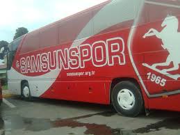 Lig ekiplerinden samsunspor'un takım otobüsü adana'da taşlı saldırıya uğradı. Samsunspor Otobusu Mapio Net