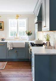 How To Create A Comfortable And Beautiful Home With Green Plants When Spring Flowers Are Blooming Lily Fashion Style White Kitchen Design Kitchen Design Colonial Kitchen