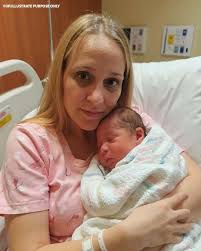 Joy came in the morning ❤️❤️❤️ Wizkid's manager/Wife welcomed a bouncing  baby girl in London . She left the hospital yesterday. The baby and the  mother are doing extremely fine . Wiz