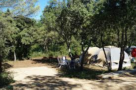 Camping Mas De Rey Heeft Een Natuurterrein Speciaal Voor Tenten En Voorzien Van Alle Gemakken Camping Reizen Vakantie