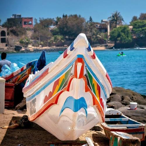 💪🏿☕🥐𝘽𝙤𝙣𝙣𝙚 𝙎𝙚𝙢𝙖𝙞𝙣𝙚 𝙖̀ 𝙫𝙤𝙪𝙨 sous la puissance et la  beauté de la traditionnelle pirogue sénégalaise🌊 📸Superbe photo de  Sakho_photograhy IG