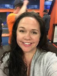 Can someone please Replace the background with a city like scene