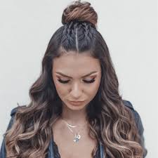 Scopri su io donna quali sono le ultime tendenze in fatto di capelli e acconciature. Foto Acconciature Capelli Lunghi Per L Autunno 2020 Le 5 Virali Su Tiktok Foto 16