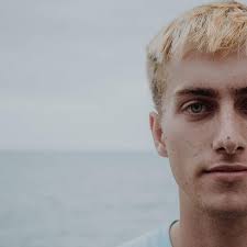 Amazon.com: Bloodsuckers (Marquee Men): 9798314964569: Holland, Kent: Books