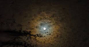 Find the best aesthetic wallpapers on getwallpapers. 21 Wallpaper Pemandangan Bulan Bulan Awan Langit Malam Bulan Purnama Februari 2019 Download Fenomena Langit Di Tahun 20 Wallpaper Gelap Pemandangan Mural
