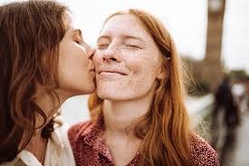 Coppia Lesbica Baci Al Ponte Di Westminster