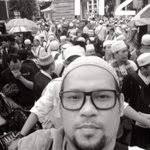 Suka sama Naif? Ini bassist-nya, Emil a.k.a Mohammad Amil Hussein (putera  dari alm KH Hussein Umar, Ketua Dewan Dakwah Islamiyah Indonesia).