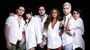 Me equivoqué con mi actitud soberbia por otra parte, el político minimizó la controversia que recientemente enfrentó su hijo con sus declaraciones contra la música de rbd a pesar de estar encabezado el remake de ese proyecto, y aseguró que el joven está disfrutando este trabajo. Ex De Sergio Mayer Mori Estuvo Tras Los Huesitos De Un Rbd Maite Perroni Fotos De Rbd Sergio Mayer Mori