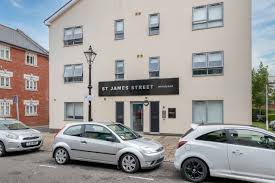 Hey everyone! Need a rental close to Portsmouth University, within a  30-minute commute. Any leads?**