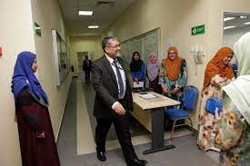 Bahagian pembangunan sumber manusia melibatkan pengurusan latihan, bimbingan dan pembangunan staf pe. Seksyen Perkhidmatan Bahagian Sumber Manusia Universiti Malaya Home Facebook