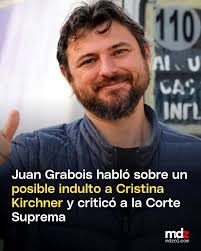 Este coso vive incitando a la violencia. Aun no entiendo como sigue libre  con tantas causas
