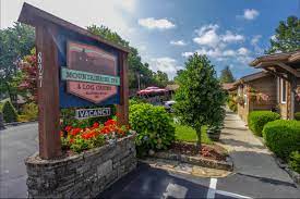 Welcome to the mountainaire inn & log cabins. Mountainaire Inn Log Cabins Blowing Rock Nc