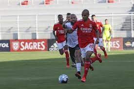 A partir dos 30', o casa pia a tentar mais posse de bola. Rq6aqyzcujnd1m