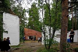 This iconic property, built in muuratsalo, finland, in 1953, was designed by alvar aalto for use as a summer house following the death of his wife in 1949. Ad Classics Muuratsalo Experimental House Alvar Aalto Archdaily