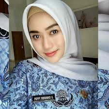 Gadis Berhijab Cantik Curi Curi Perhatian Hijaber Love Beautiful Hijab Beautiful Muslim Women Muslim Beauty