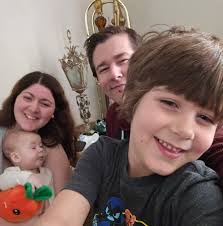 What could be causing my computer to turn off with red and yellow lights