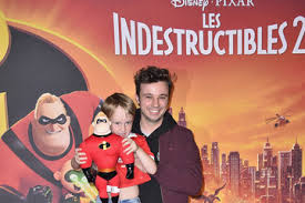 Il est né dans la ville de paris, france. Tom Villa Zimbio