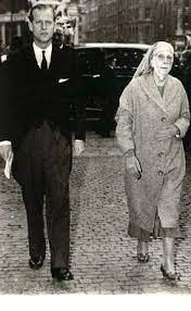 Prinz Philip Von Edinburgh Mit Seiner Mutter Alice Von Griechenland Duke Of Edinburgh With His Mother Princess Alice Princess Alice Of Battenberg British Royalty
