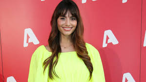 Συγκεκριμένα, η παρουσιάστρια βρέθηκε στον προσωπικό χώρο του περιζήτητου bachelor, παναγιώτη βασιλάκου. Pop Up Ayta Einai Ta Proswpa Poy 8a Plaisiwsoyn Thn Hliana Papagewrgioy