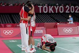 Hian played at the 2004 olympics in the men's doubles with his partner flandy limpele. Hmwmfxulloxumm