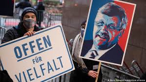 Er gehörte der hessischen cdu an, war abgeordneter des hessischen landtags und von 2009 bis zu seinem tod regierungspräsident im regierungsbezirk kassel. Pmdjzunopdyysm
