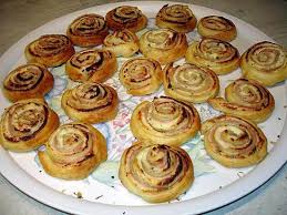 Roule Au Bacon Et Boursin Ail Et Fines Herbes Recette Recette Apero Facile Idee Recette Apero Recette Aperitif