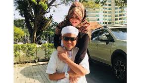 Setelah dinyatakan sembuh dari penyakit kanker yang dideritanya, kini sang ustaz harus menjalani perawatan intensif kembali. Ustadz Arifin Ilham Tulis Wasiat Kematian Siapkan Kain Kafan Istri Pertama Menangis Dalam Pelukan Aksi Id