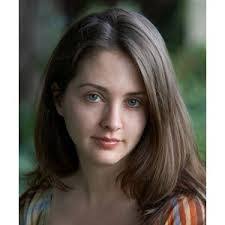 Regina Leoni's Instagram, Twitter & Facebook