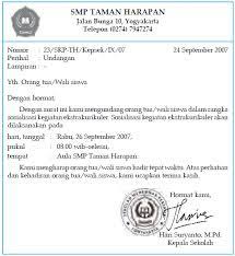 Termasuk dalam surat dinas adalah surat niaga yang dikirim oleh perseorangan atau perusahaan untuk kepentingan atau perniagaan contoh surat resmi yaitu surat undangan dinas,surat lamaran. Materi Sekolah Pola Perbedaan Surat Resmi Dan Surat Pribadi Materi Sekolah Indonesia
