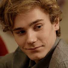 1 early life 2 throughout the series 2.1 season 1 2.2 season 2 2.3 season 3 2.4 season 4 3 personality 4 physical appearance 5 relationships 5.1 romantic relationships 5.2 friendships 5.3 family relationships 6. Isak Valtersen Tumblr Isak Valtersen Young Cute Boys Isak Skam