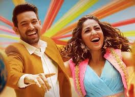 A scene from a show that is not ginny and georgia. Vikrant Massey And Yami Gautam Starrer Ginny Weds Sunny To Premiere On Netflix On October 9 Bollywood News Bollywood Hungama