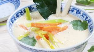 Rezepte Fur Kostliche Sommer Suppen Mdr De Sommer Suppen Suppe Mit Kokosmilch Lebensmittel Essen