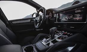 Porsche launched the cayenne coupe with two engines, both sourced from the regular suv, but all five drivetrains of the standard cayenne made it into the sleeker model in 2020. Alles Zum Porsche Cayenne Der Sportwagen Unter Den Suvs