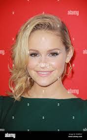 Cassi Thomson's Instagram, Twitter & Facebook