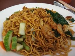 Solaria itu makanannya enak banget mulai dari cuma nasi goreng, kwetiaw, mie goreng. Mie Goreng Solaria Mall Pekanbaru