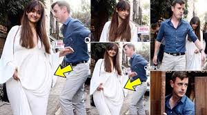 Sending you lots of squishes and love! Pregnant Ileana D Cruz Flaunts Her Baby Bump On A Lunch Date With Husband Andrew Kneebone Youtube